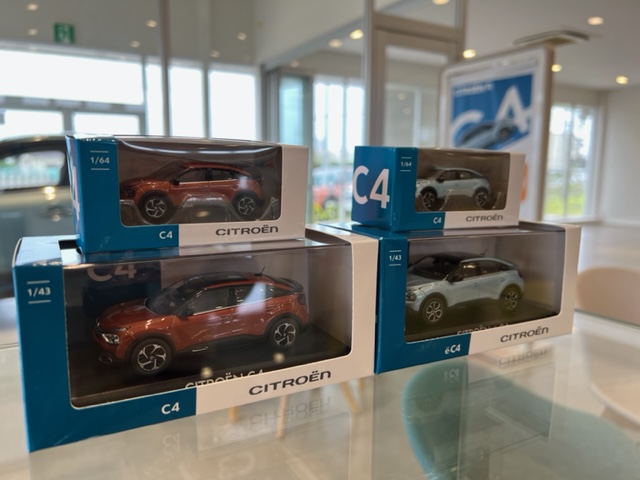 C4＆E-C4の1/43ミニカー入荷✨